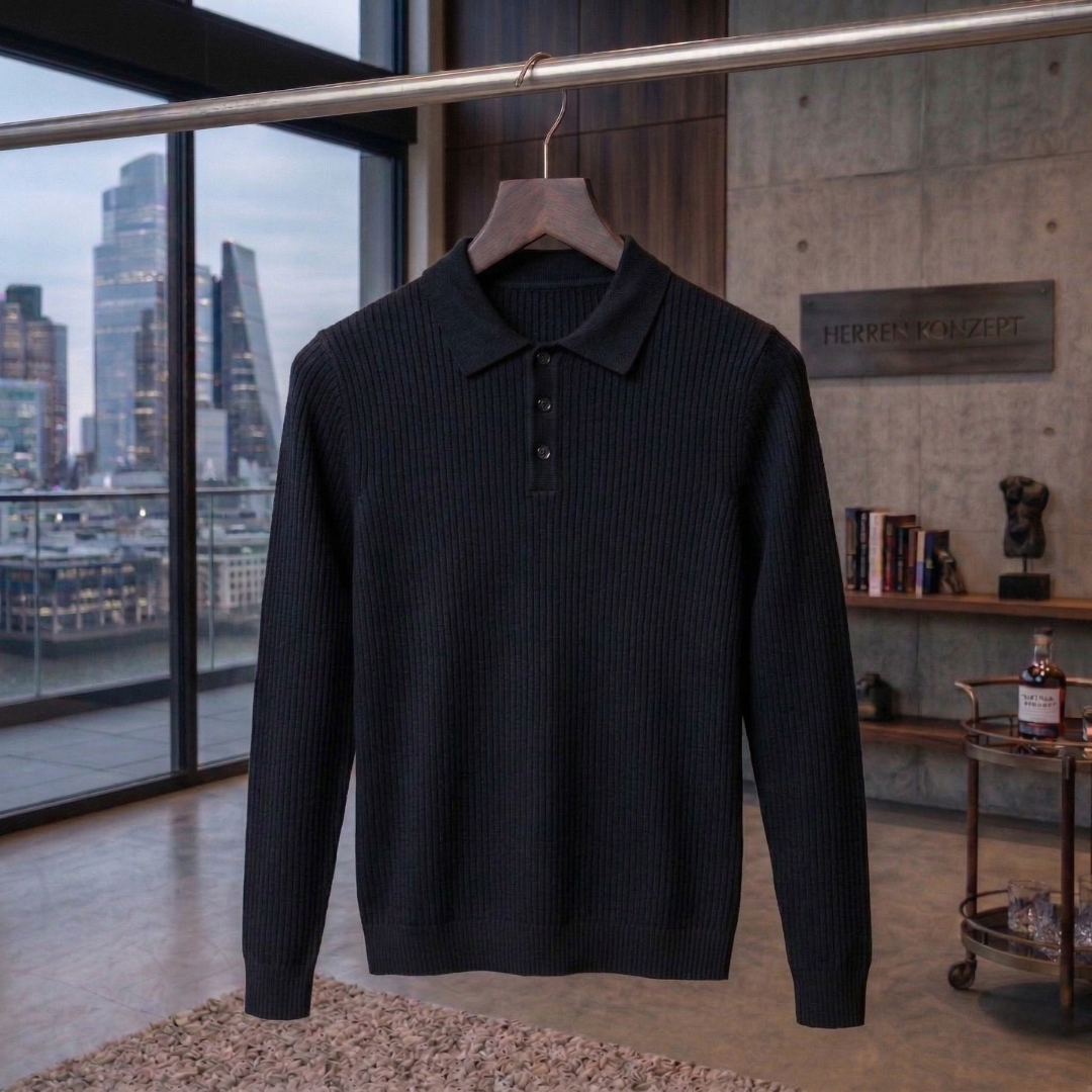 Klassischer schwarzer Pullover mit Knöpfen und Polokragen.