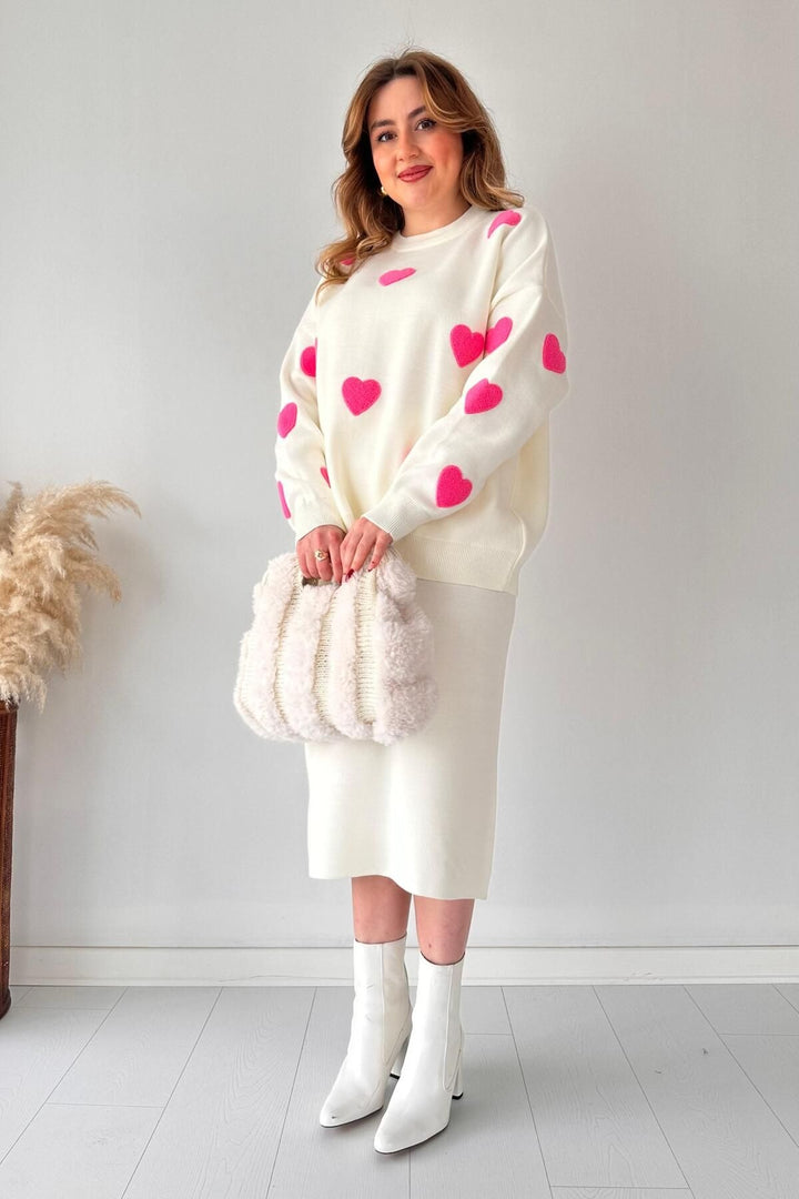 Conjunto Feminino Suéter Branco com Corações Rosa + saia longa.