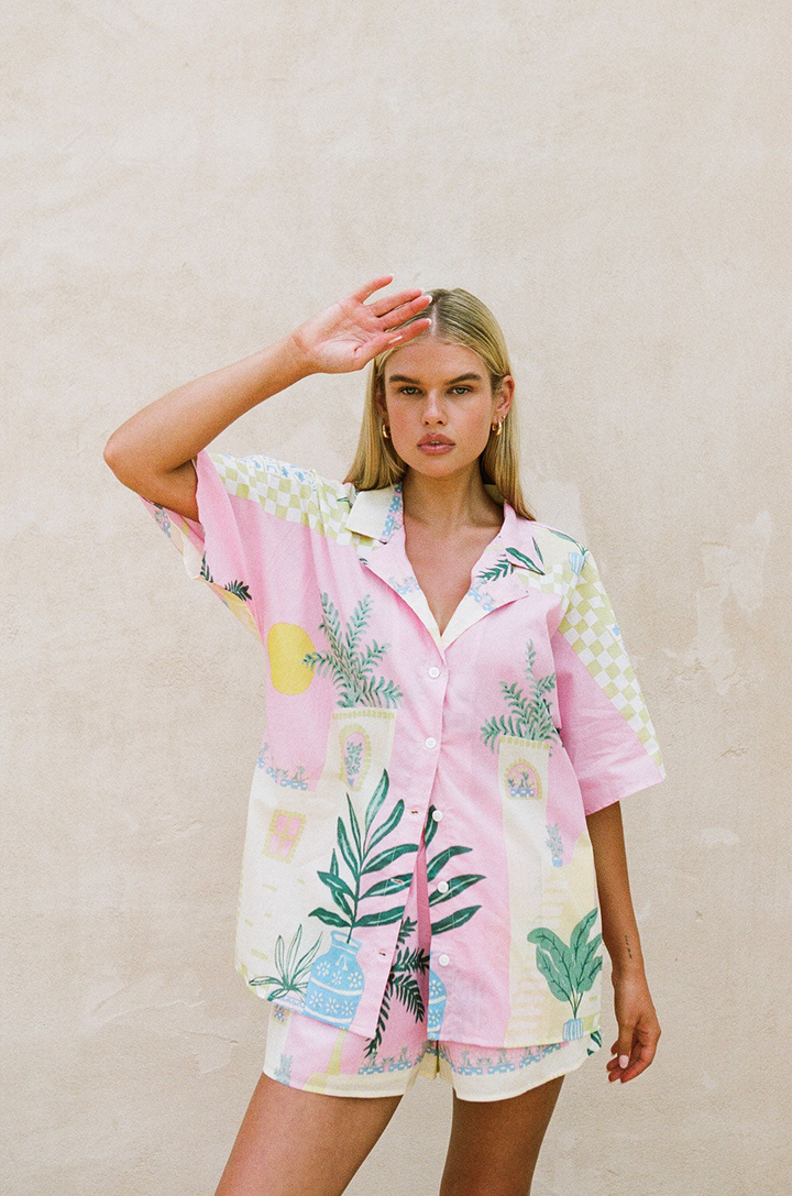 Conjunto Oversized Estampado Tropical - Camisa e Shorts de Verão Rosa