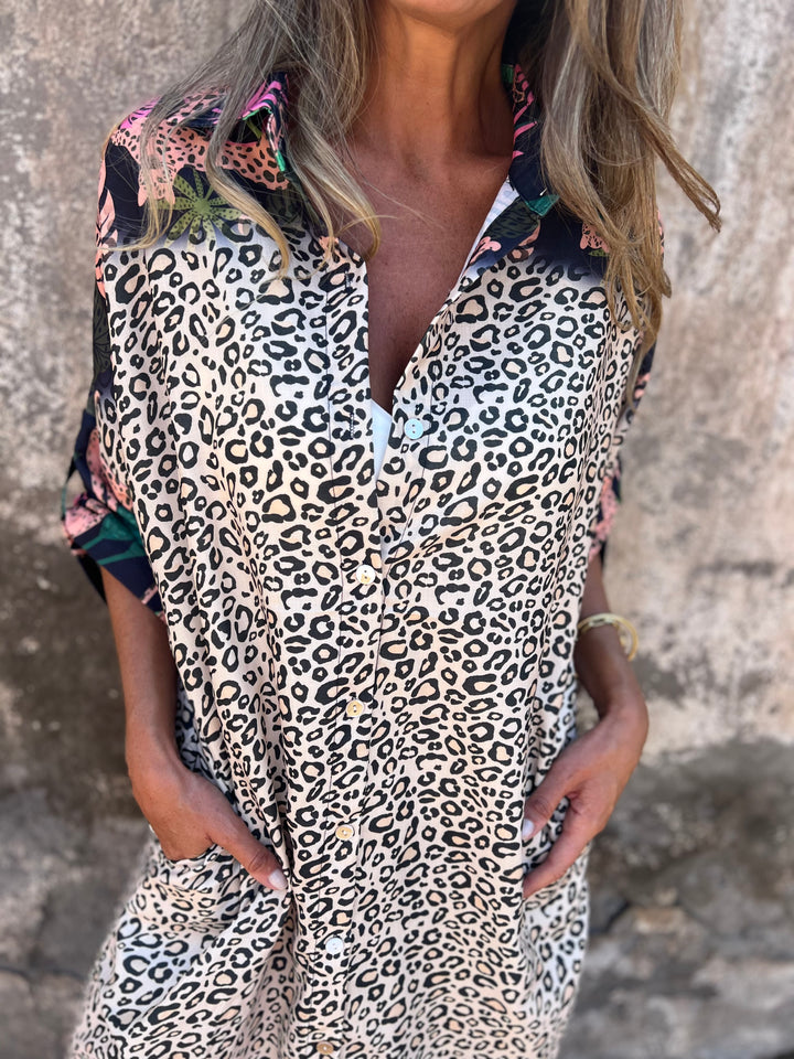 Blusão Estampado Animal Print com Detalhes Tropicais