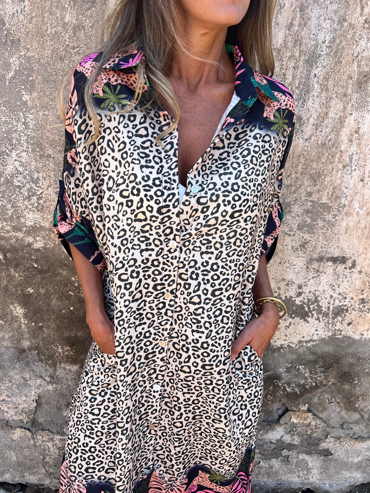 Blusão Estampado Animal Print com Detalhes Tropicais