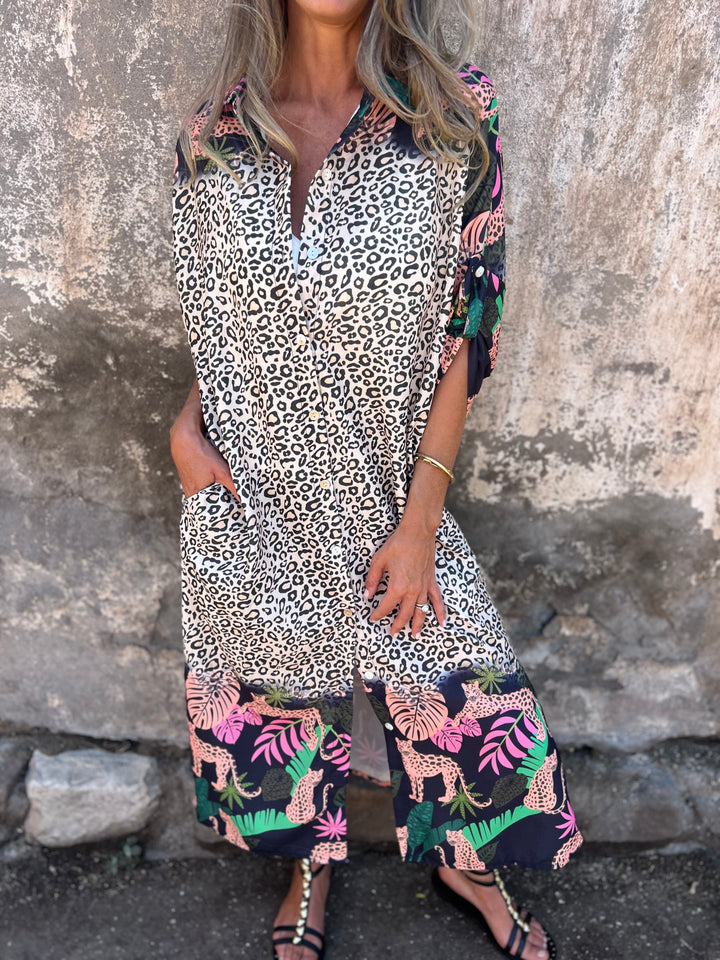 Blusão Estampado Animal Print com Detalhes Tropicais