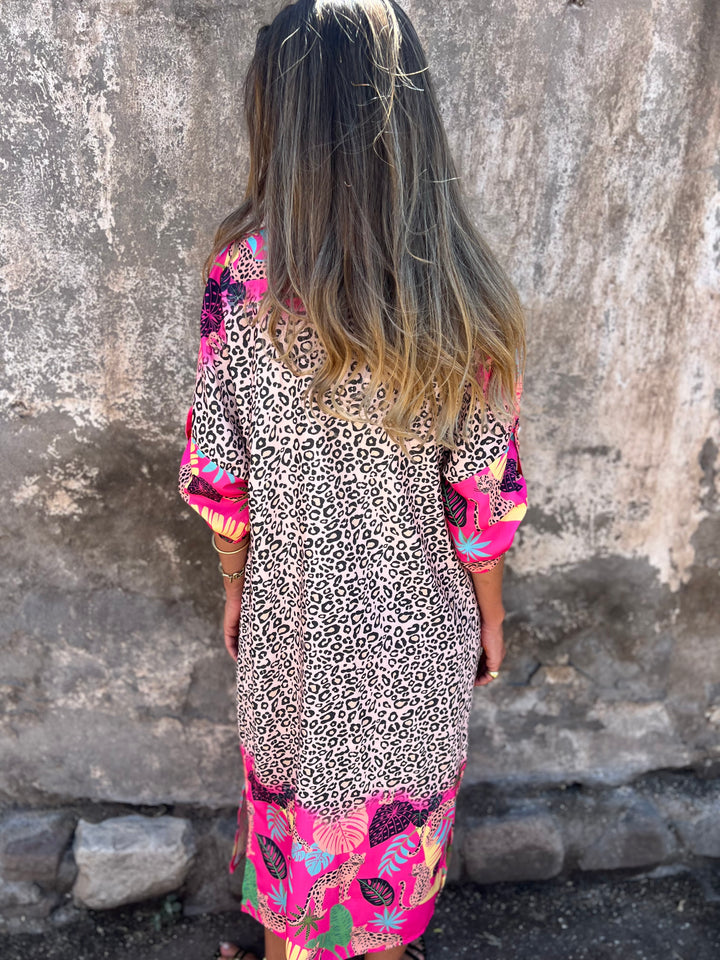 Blusão Estampado Animal Print com Detalhes Tropicais