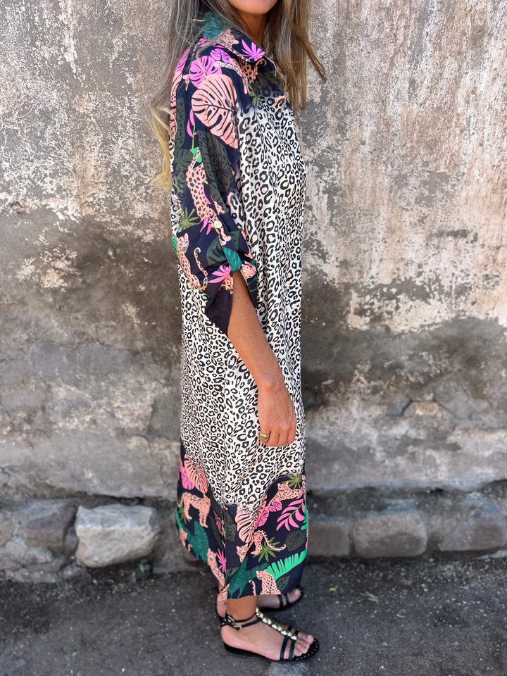 Blusão Estampado Animal Print com Detalhes Tropicais
