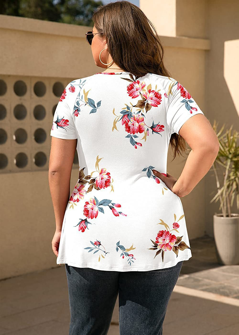 Blusa Feminina Estampada - Manga Curta e Decote V- Jardim de Verão