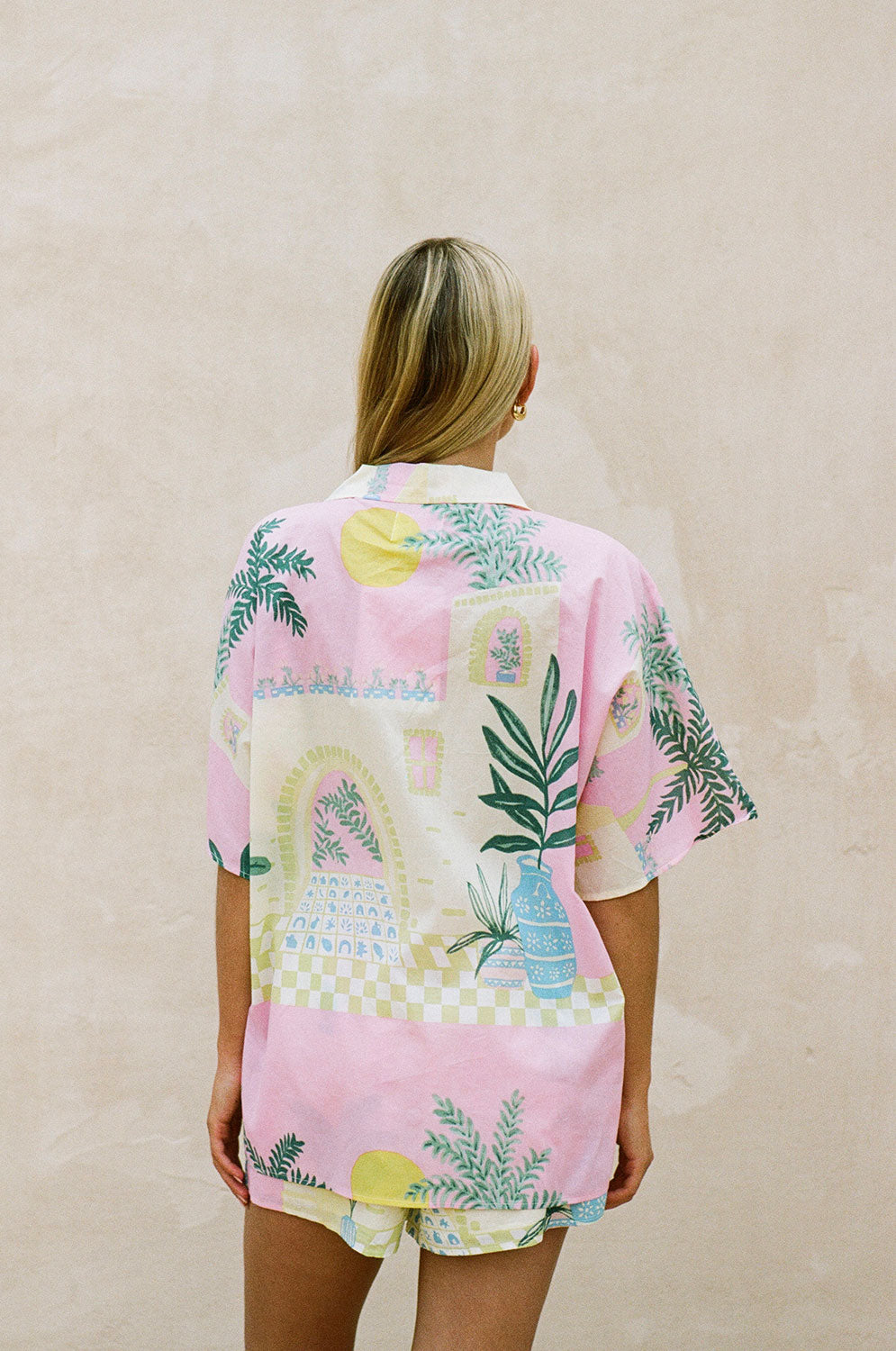 Conjunto Oversized Estampado Tropical - Camisa e Shorts de Verão Rosa