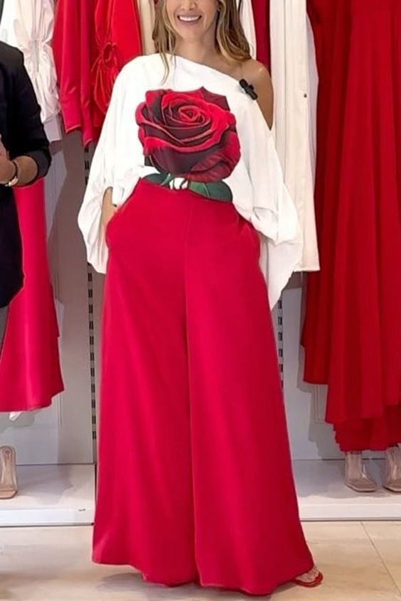 Conjunto  Blusa Ombro Só com Estampa de Rosa e Calça Pantalona Vermelha