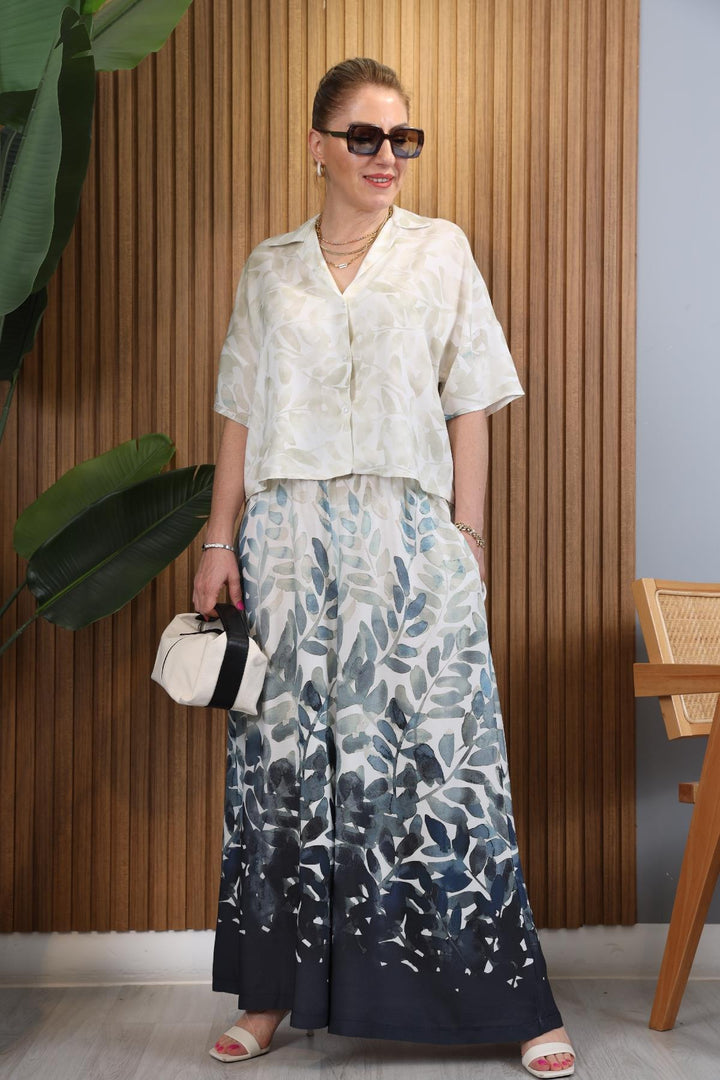 Conjunto Blusa e Calça com Estampa de Folhagem Aquarela