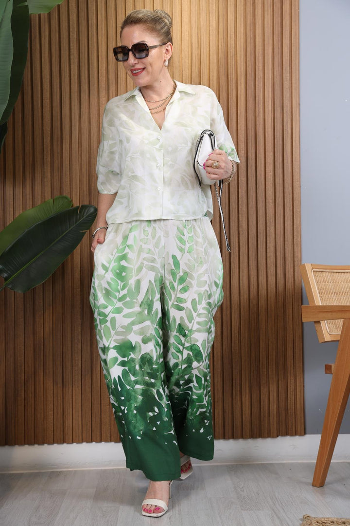 Conjunto Blusa e Calça com Estampa de Folhagem Aquarela