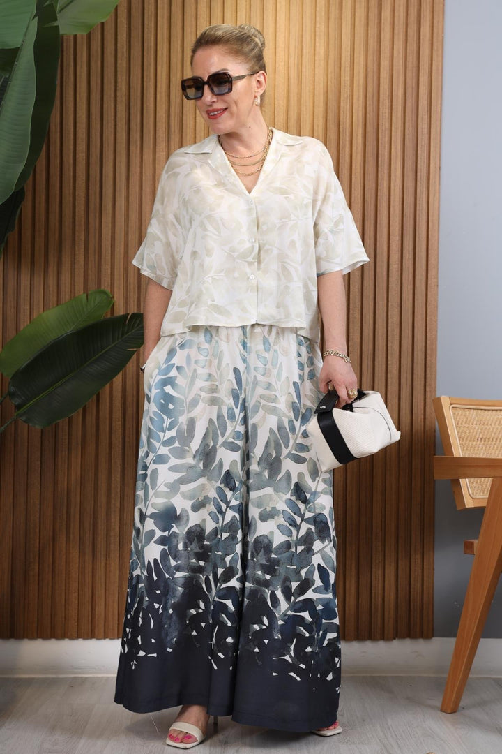 Conjunto Blusa e Calça com Estampa de Folhagem Aquarela