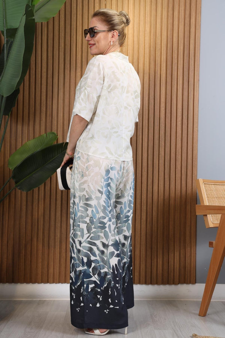 Conjunto Blusa e Calça com Estampa de Folhagem Aquarela