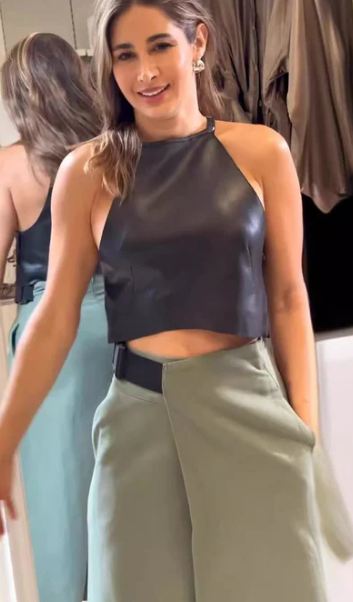 Conjunto Moderno - Cropped e Saia Midi Assimétrica