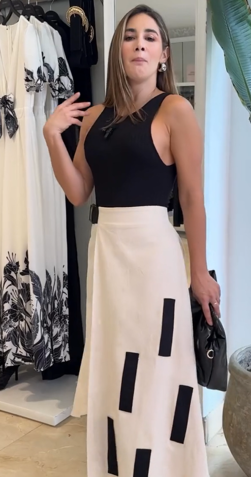 Conjunto Moderno - Cropped e Saia Midi Assimétrica