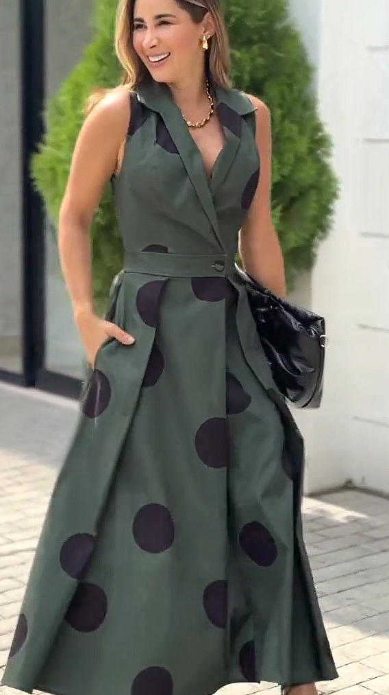 Vestido Longo Elegante Verde Oliva com Estampa de Poás