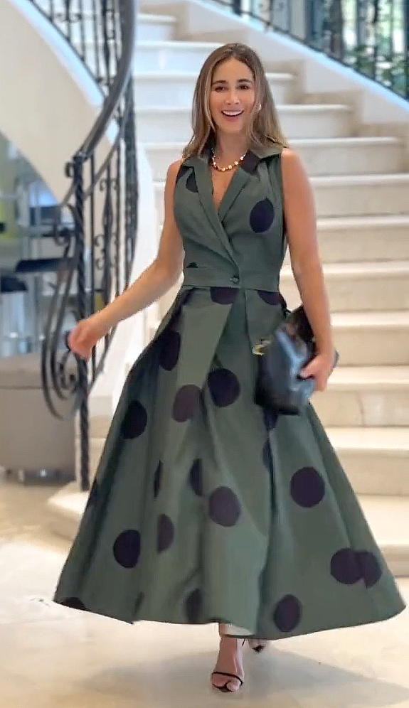 Vestido Longo Elegante Verde Oliva com Estampa de Poás