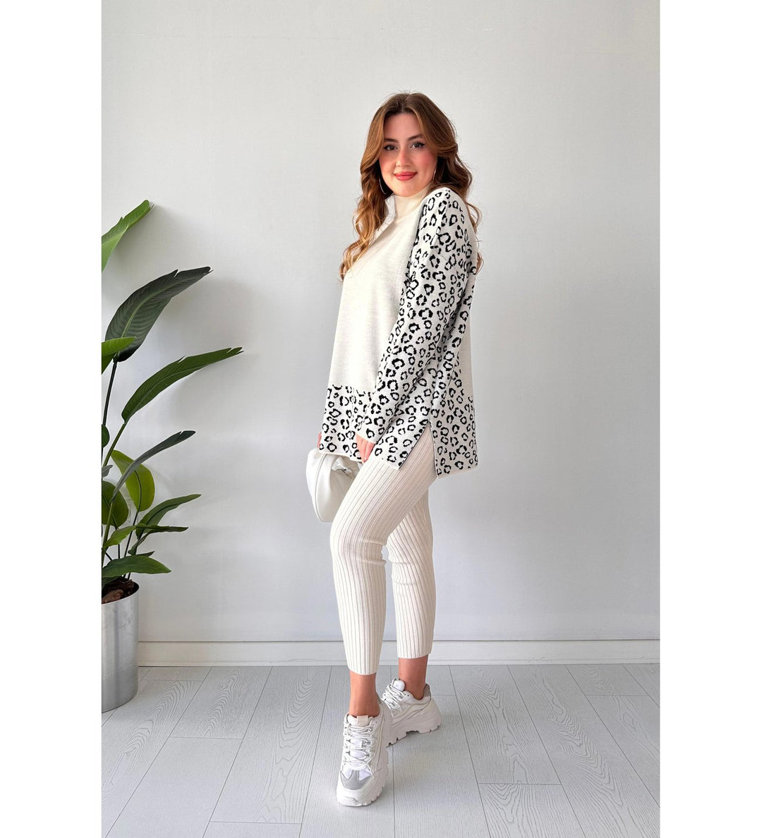 Conjunto Pima Glam: Blusa Animal Print e Calça Canelada